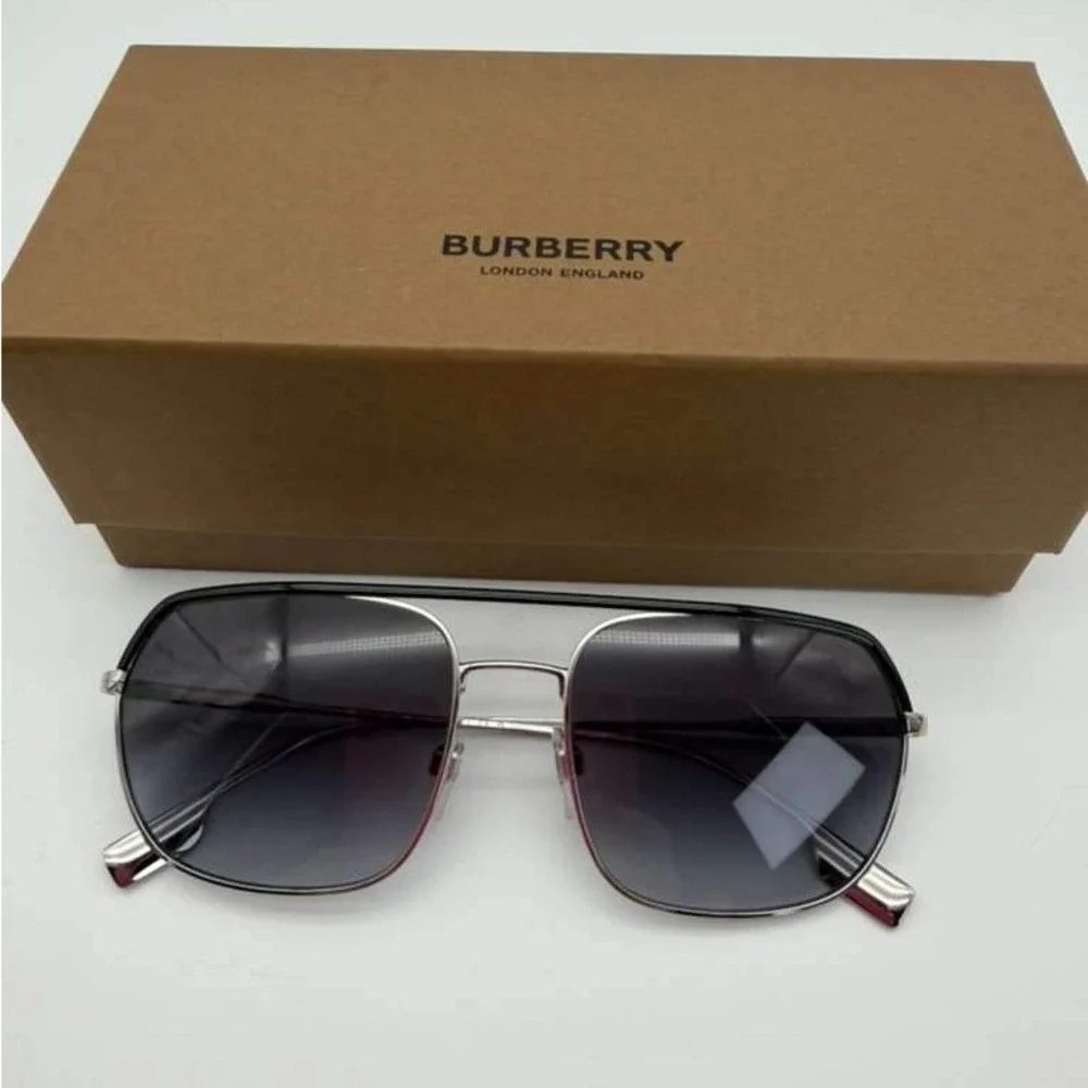 Burberry Black Rectangular Sunglasses‎ - Like New